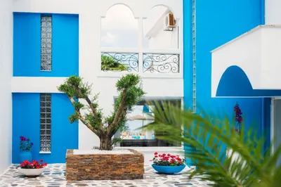 KAMARI BEACH HOTEL