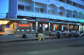 Zephyros Hotel