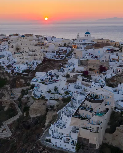 Pezoules of Oia