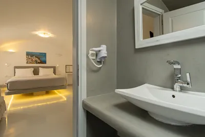 Central Fira Suites