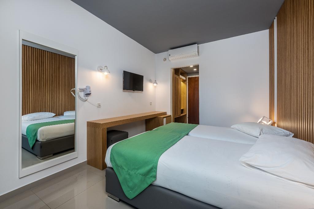Zeus Hotel
