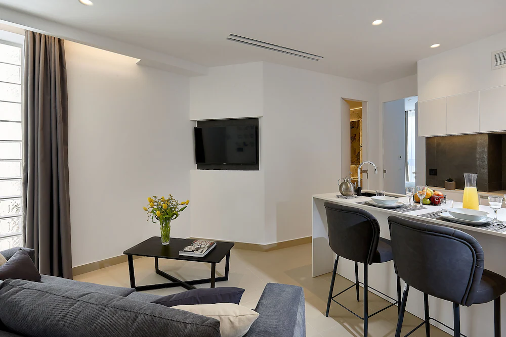 City Lion Apartments & Lofts