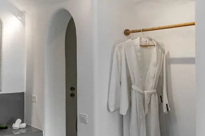 Numa Santorini