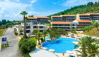 LAGOMANDRA BEACH & SUITES