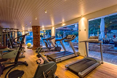 LAGOMANDRA BEACH & SUITES