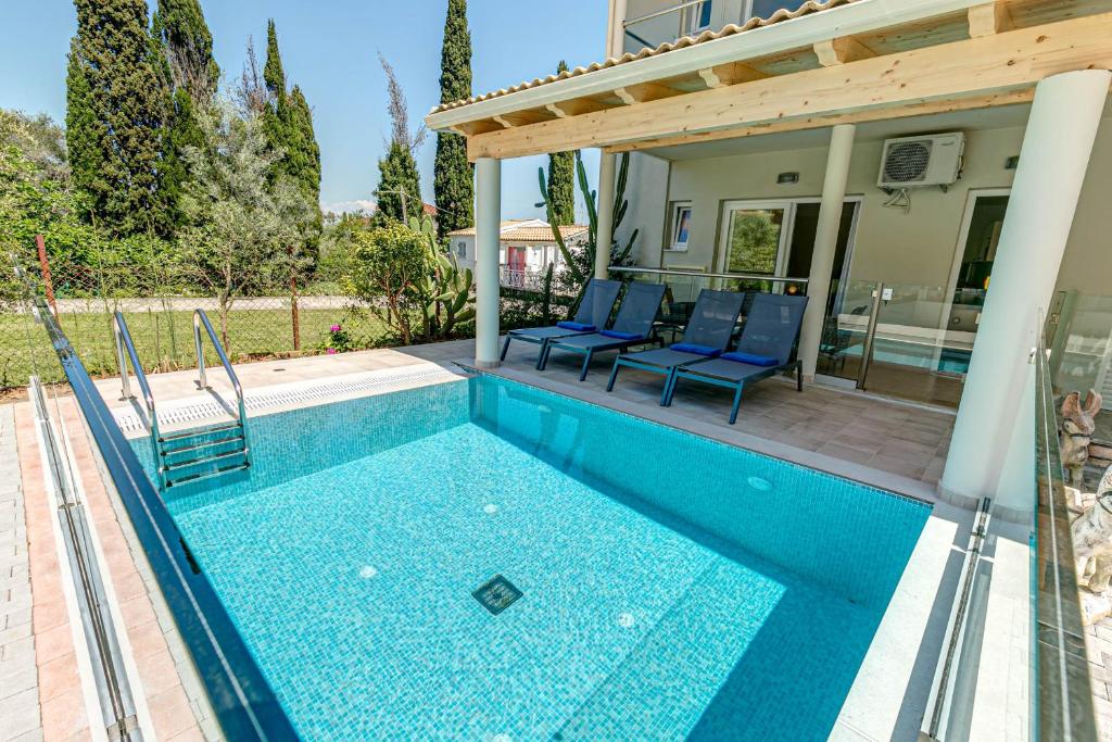 Palapart Gikas Studios and Suites
