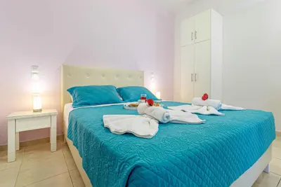 Palapart Gikas Studios and Suites