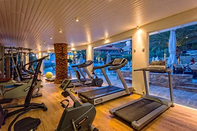 LAGOMANDRA BEACH & SUITES