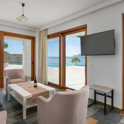 Arte Pefki Beachfront Suites