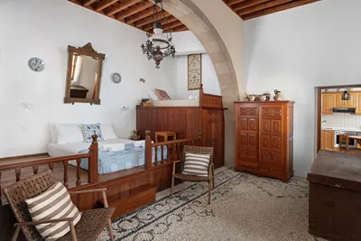 Arte Lindos Suites