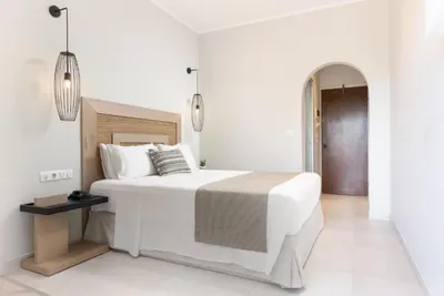 Paradise Hotel