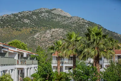 Golden Coast Hotel & Bungalows