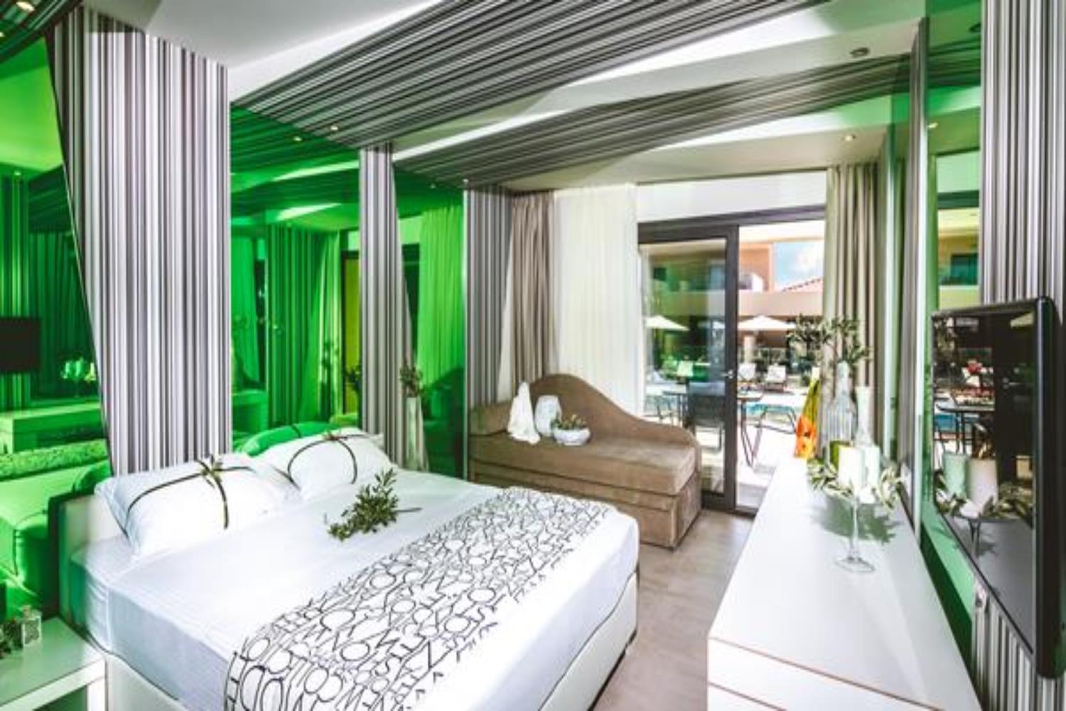 Notos Deluxe Suites