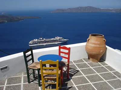 Manos Small World Santorini