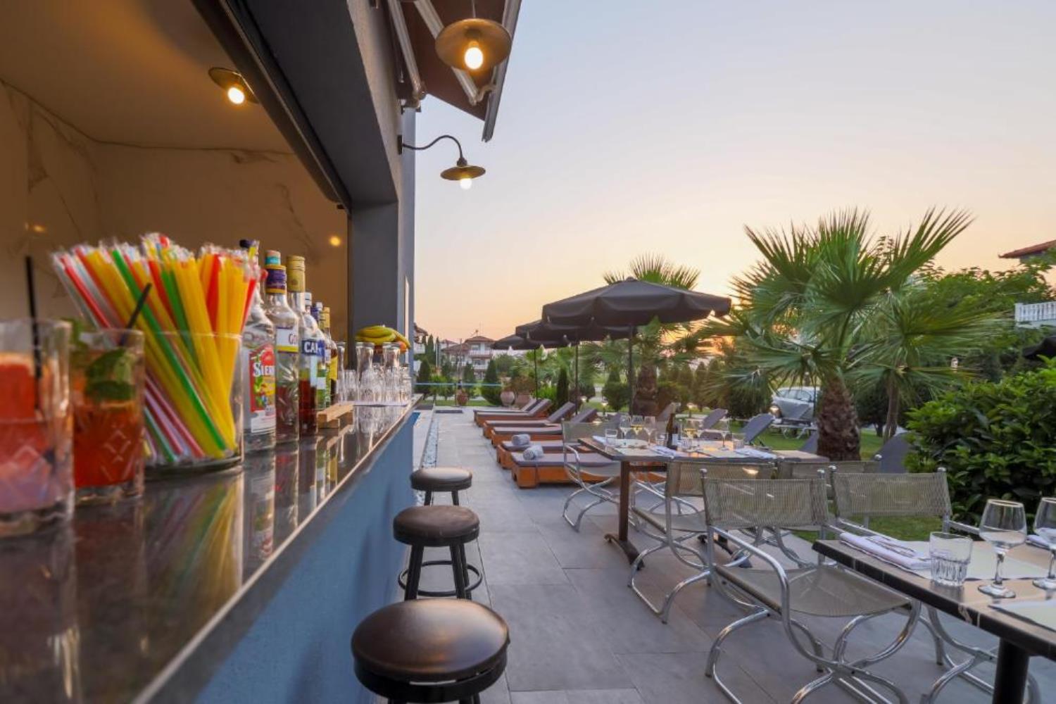 Yakinthos Hotel