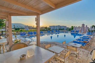 Golden Bay Apartments-Garden Haven