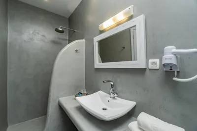 Central Fira Suites