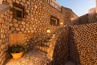 Pithos Apartments