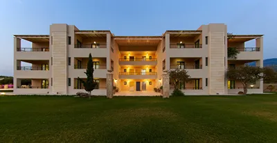 Golden Bay Apartments-Garden Haven