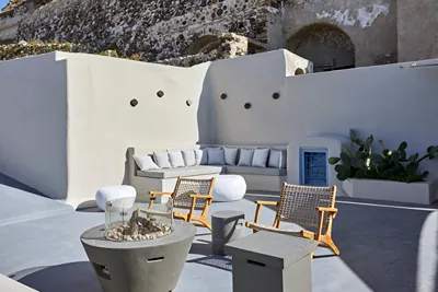 Luna Santorini Suites