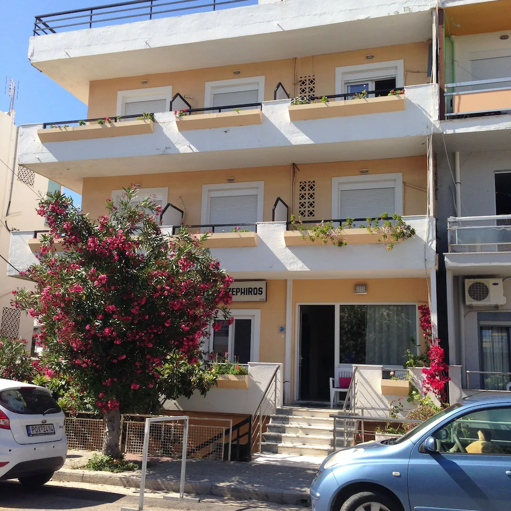 ZEFYROS HOTEL