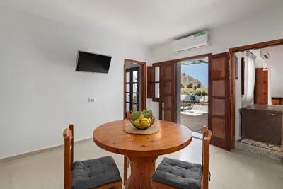 Arte Lindos Suites