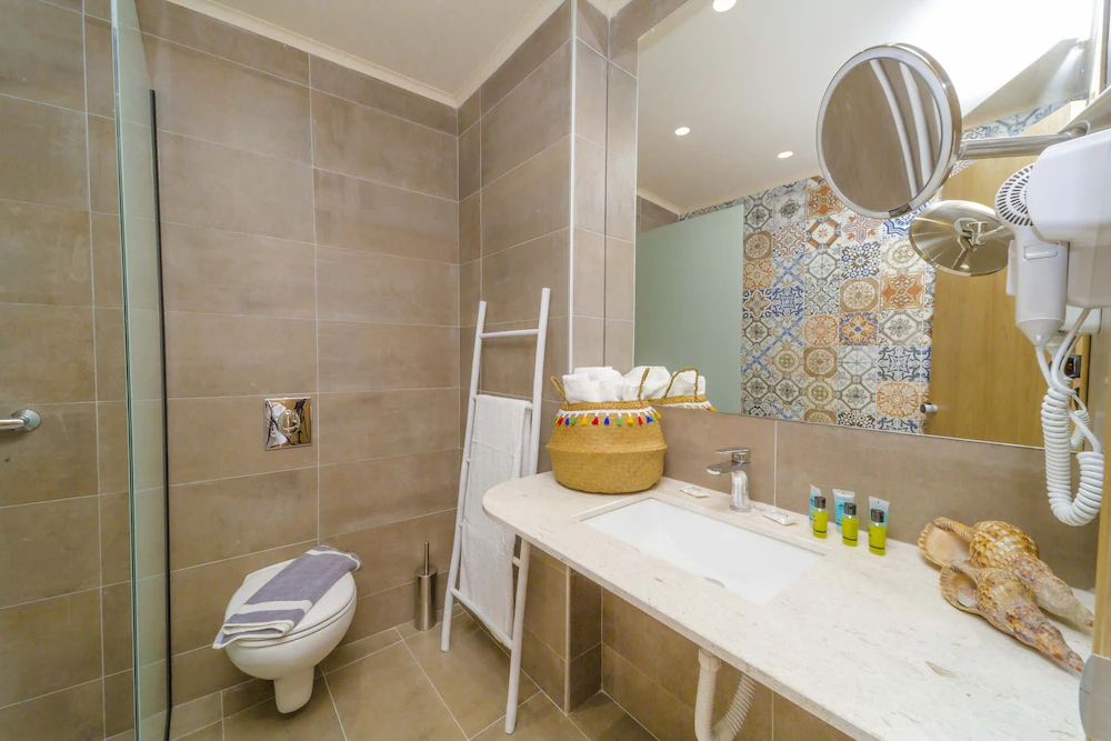 Amaryllis Beach Front Hotel