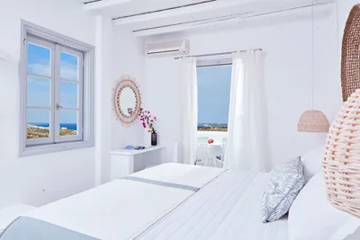 Mr and Mrs White Paros