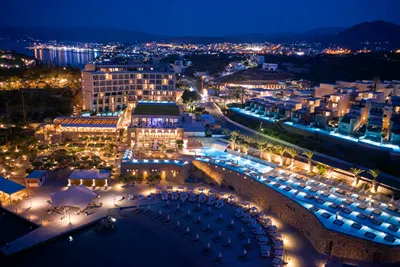 Zeus Eleva Mirabello Bay