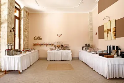Stratos Hotel