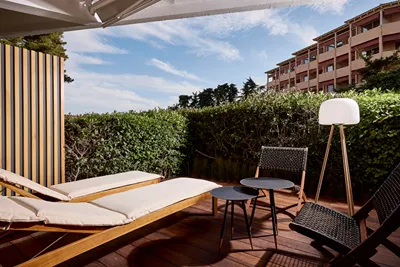 Cama Luxury Suites Kavouri