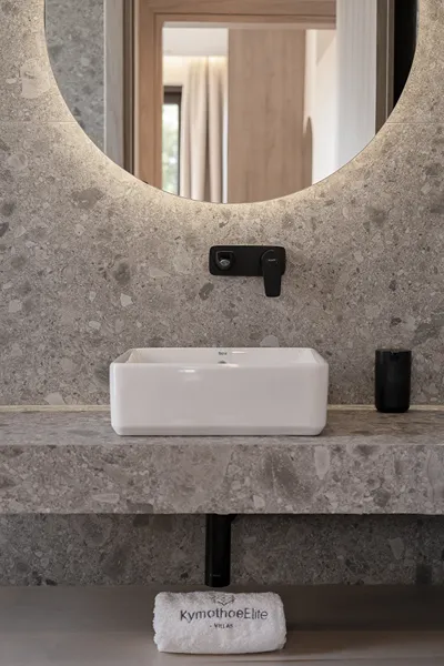 Kymothoe Elite Suites