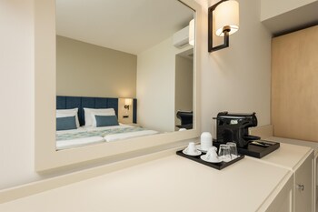 Vantaris Palace Hotel