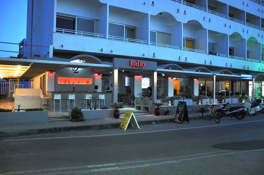 Zephyros Hotel