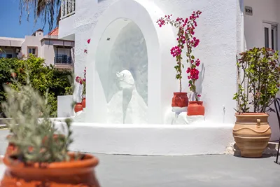 Tinas Plus Hotel