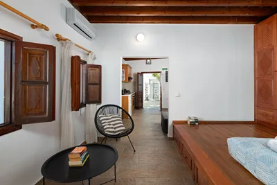 Arte Lindos Suites