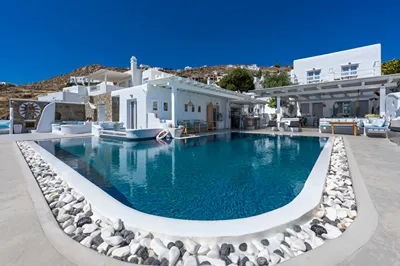 Flaskos Luxury Suites