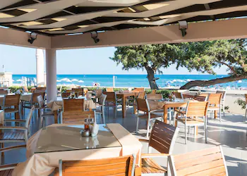 Amaryllis Beach Front Hotel