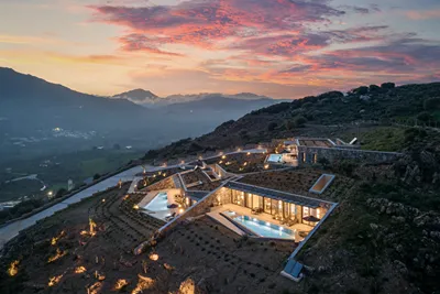 Neromai Cave Luxury Villas