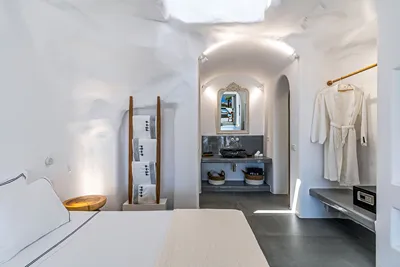 Numa Santorini