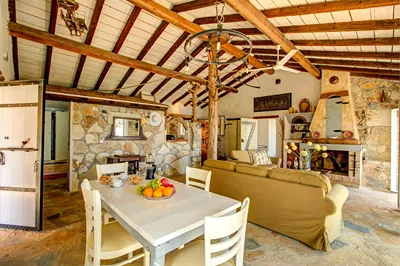 Scirocco & Folitsa Villas