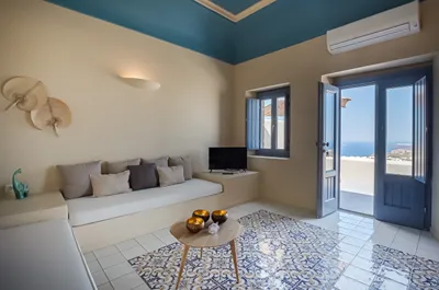 Luna Santorini Suites