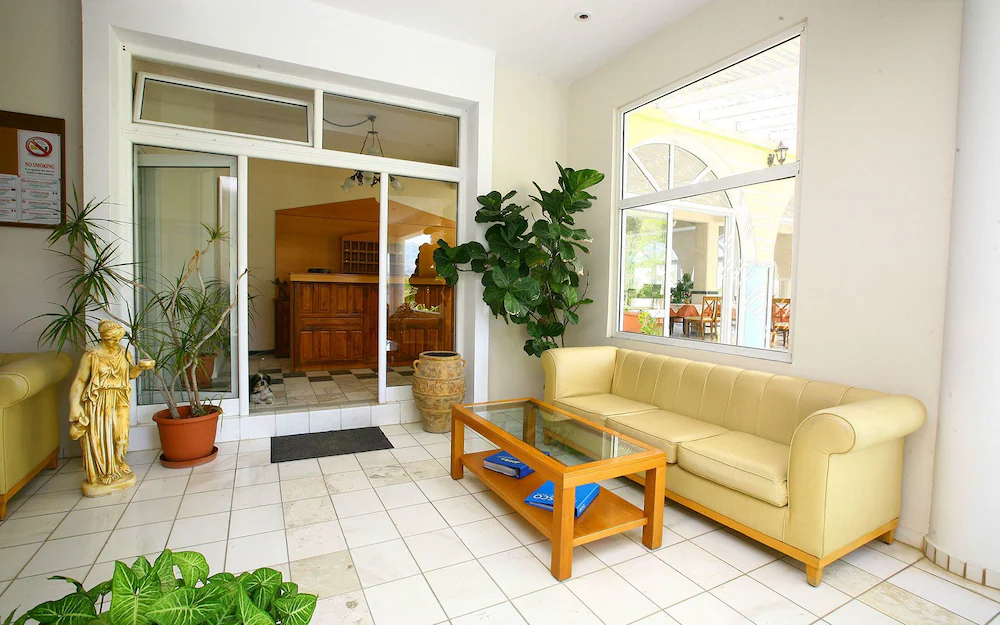 Cavo D’ Oro Hotel