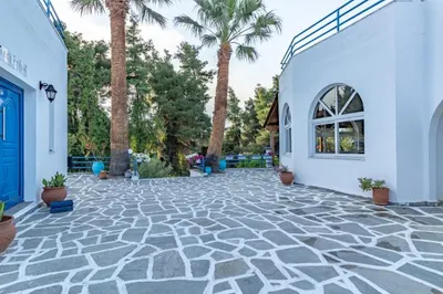 THEO BUNGALOWS BOUTIQUE HOTEL