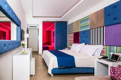 Notos Deluxe Suites