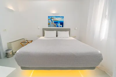 Central Fira Suites