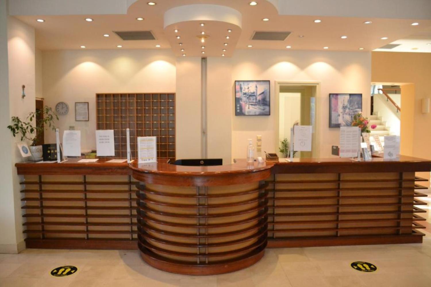 CNic Hellinis Hotel