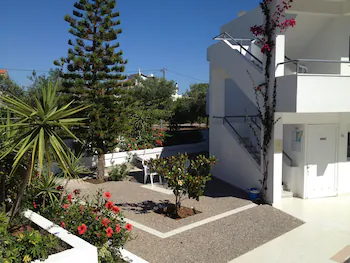 Amaryllis Beach Front Hotel
