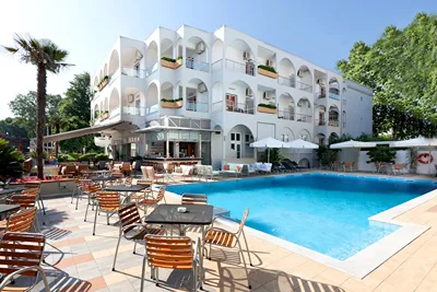 Kronos Hotel