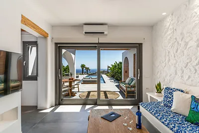 Numa Santorini